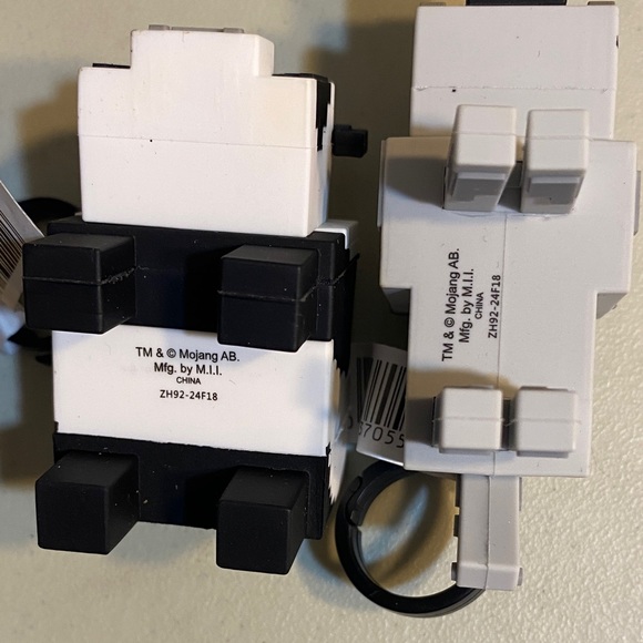 Cute Pixel Animal Keychain Pair - Panda and Bear in White & Black - Picture 4 of 4